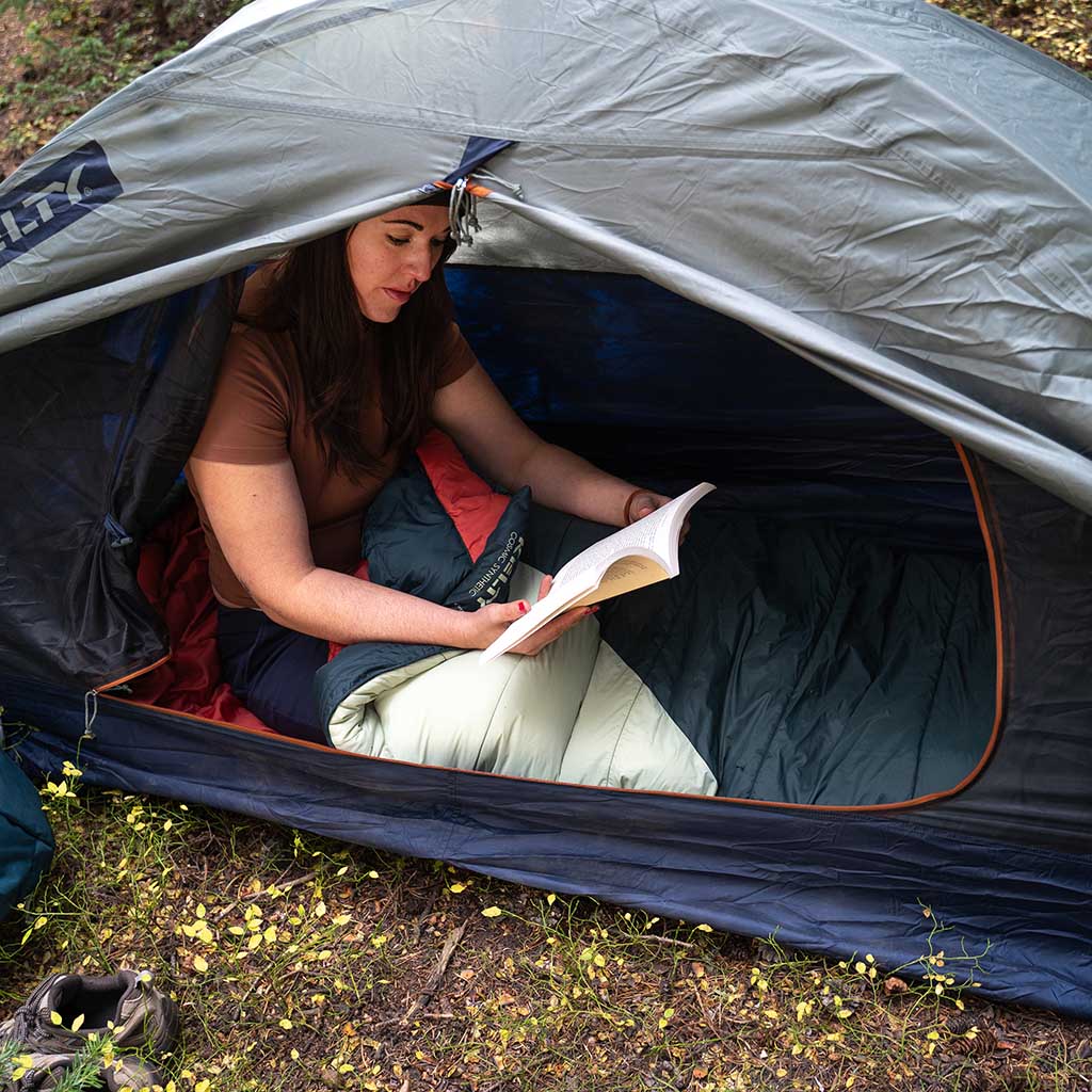 Cosmic Synthetic 20°F Sleeping Bag | Women's - Image 15
