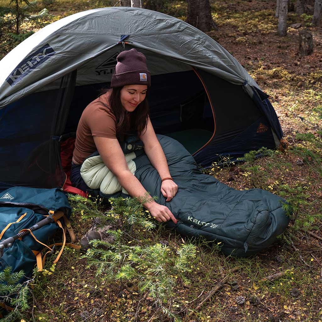 Cosmic Synthetic 20°F Sleeping Bag | Women's - Image 17