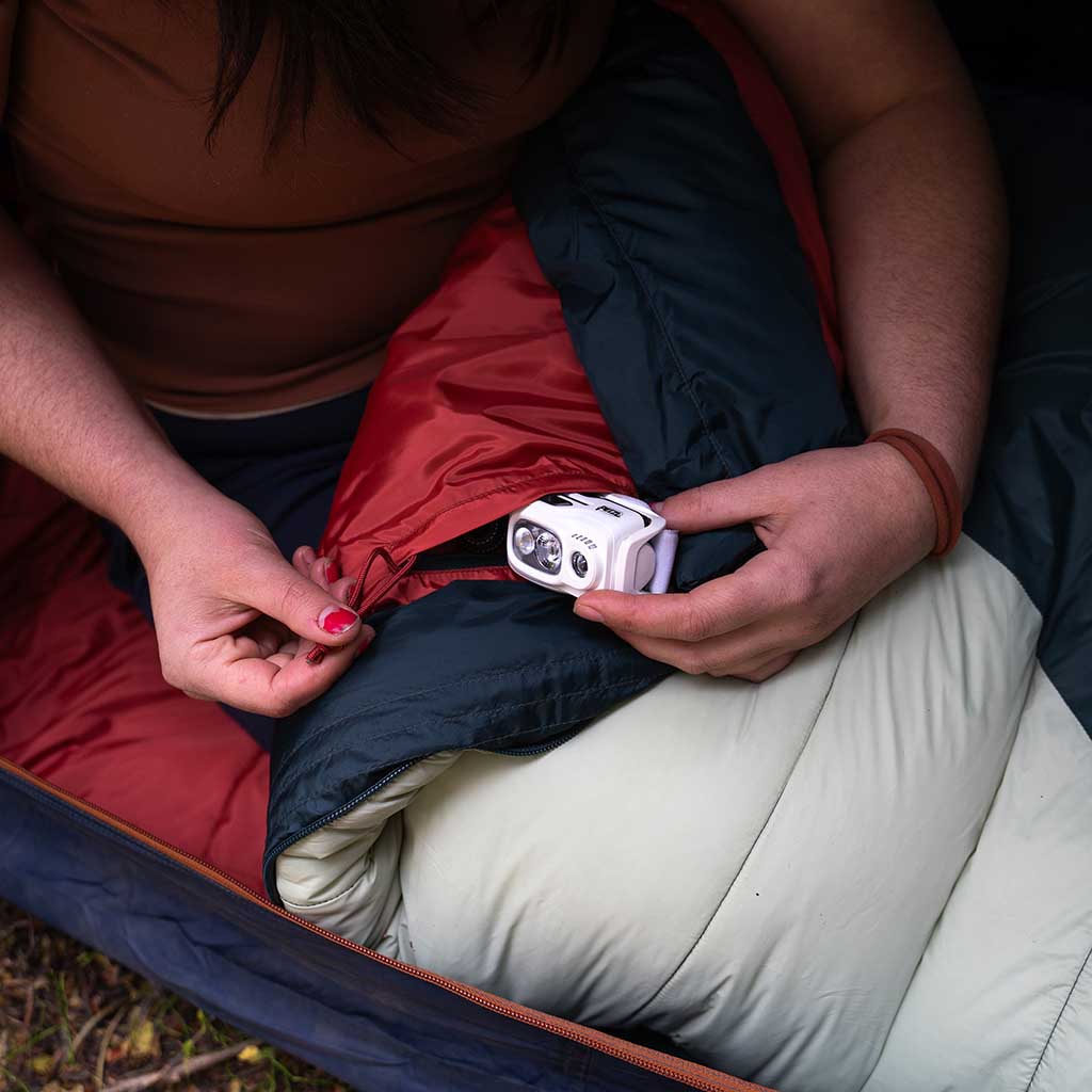 Cosmic Synthetic 20°F Sleeping Bag | Women's - Image 2